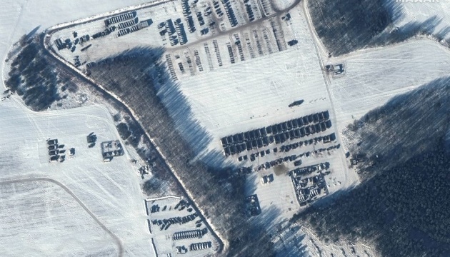Появились новые спутниковые снимки российских войск у границы Украины с Беларусью