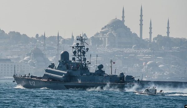 Шесть российских военных кораблей отправились из Средиземного моря в Черное для учений