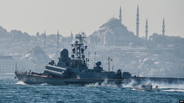 Шесть российских военных кораблей отправились из Средиземного моря в Черное для учений