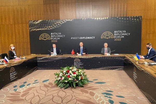«Карабахские уроки» на переговорах Лаврова и Кулебы