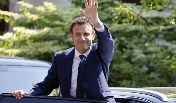 Эммануэль Макрон выиграл второй срок в качестве президента Франции