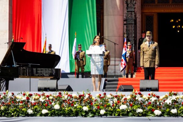 Новый президент Венгрии осуждает “агрессию” Путина и планирует поездку в Варшаву