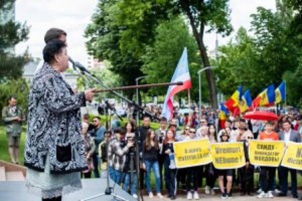 Протест в центре столицы Молдовы – звучали требования с отставкой Майи Санду