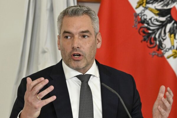 Канцлер Австрии: скорое полное присоединение Украины к ЕС нереально