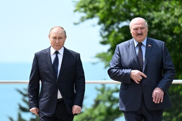 Лукашенко играет главную роль, поскольку Путин угрожает расширить войну в Украине