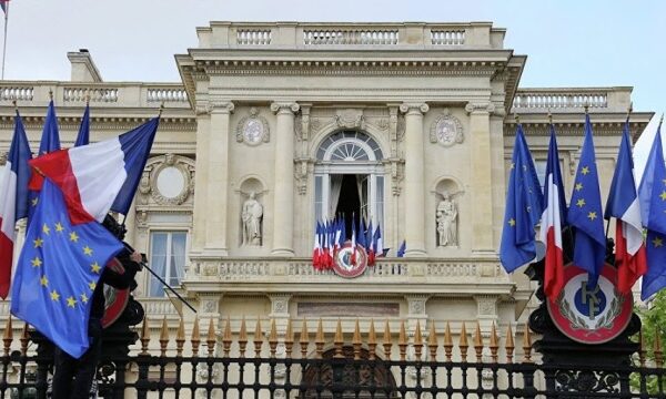 Париж напомнил об инициативе Макрона по «европейскому политическому сообществу»