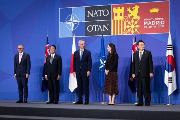 НАТО возвращается к боевой позиции, чтобы противостоять новому и враждебному миру