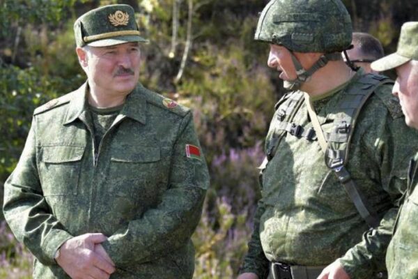 Беларусь не нападет. Лукашенко уже разбирают на «органы»