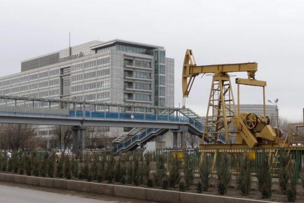 Казахстан будет экспортировать нефть в обход России