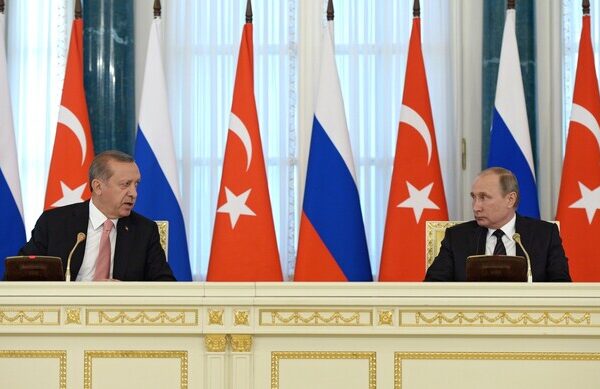 Турция бравирует торговым бумом с Россией, игнорируя призывы к санкциям— Bloomberg