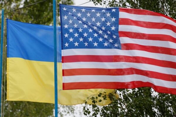 Опрос: большинство американцев выступают за дальнейшую помощь Украине