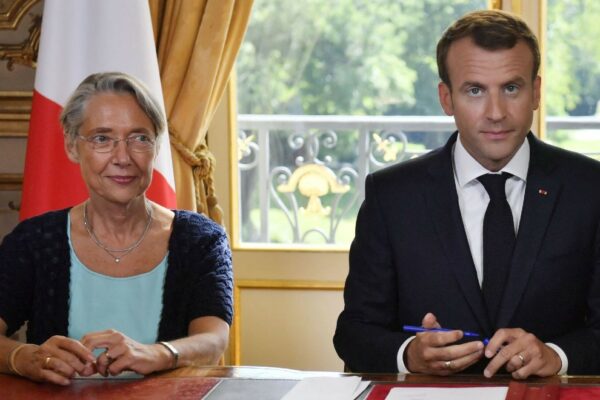 Новый премьер Франции опережает Макрона в рейтингах