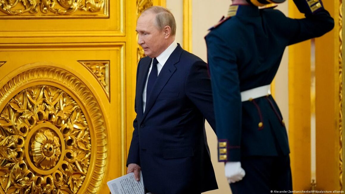 Путин подписал указы о «независимости» двух областей Украины