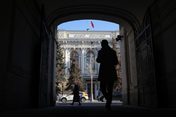 ЕС поручил юристам изучить возможности конфискации активов Центробанка РФ в пользу Украины – Bloomberg