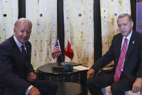 Байден встретился с Эрдоганом на полях G20