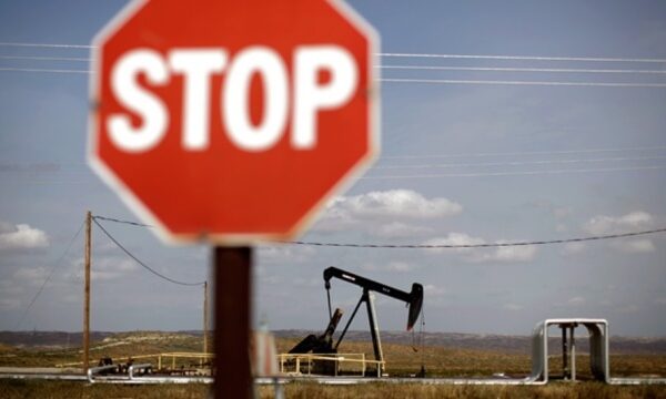 Великобритания запретит услуги, помогающие транспортировать российскую нефть