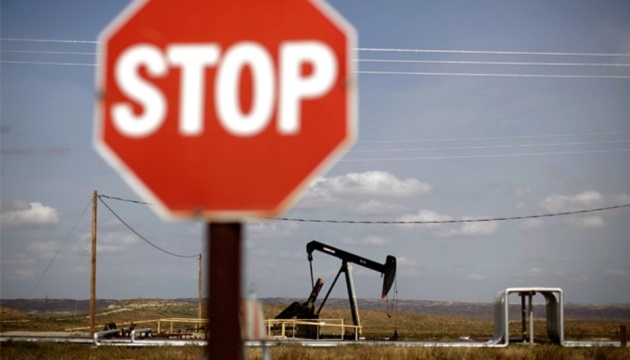 Великобритания запретит услуги, помогающие транспортировать российскую нефть