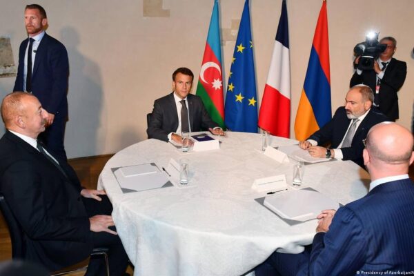 Азербайджан отказался от мирных переговоров с Арменией