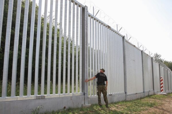 Польша предупредила об опасности нового миграционного кризиса на границе с Беларусью