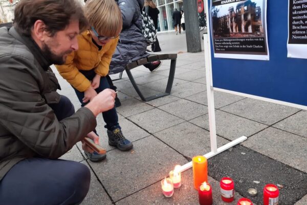 В Хайдельберге и Маннхайме в субботу горели свечи памяти.