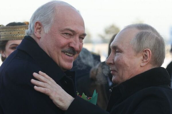 Путин прилетел к Лукашенко в Минск впервые за три года. Зачем?
