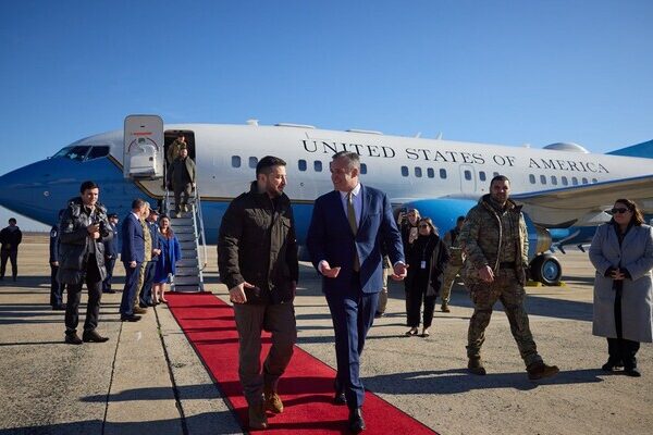 Как Зеленский совершил поездку в Вашингтон в режиме строгой безопасности – Bloomberg