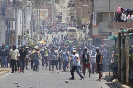 Перу вводит комендантский час из-за удвоения числа погибших на фоне протестов
