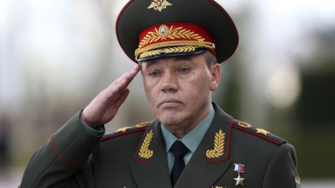 Очередная кадровая перестановка в России: командующему вооруженными силами вручают «отравленную чашу»