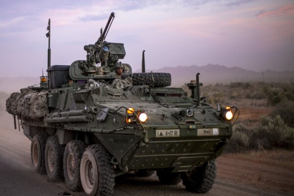 Пентагон рассматривает возможность отправки боевых машин Stryker в Украину – Politico
