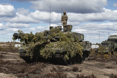 Великобритания рассматривает возможность отправки боевых танков в Украину, заявляют официальные лица
