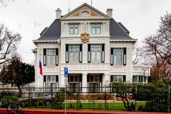 Нидерланды высылают российских дипломатов и закрывают торгпредство России из-за шпионажа и войны