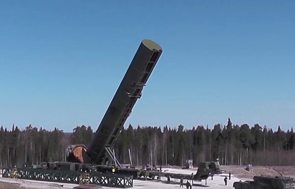 Россия провела неудачное испытание межконтинентальной баллистической ракеты «Сармат» во время визита Байдена в Украину – CNN