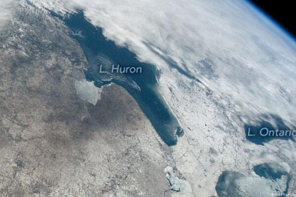 ВВС США сбили неизвестный объект в небе над озером Гурон