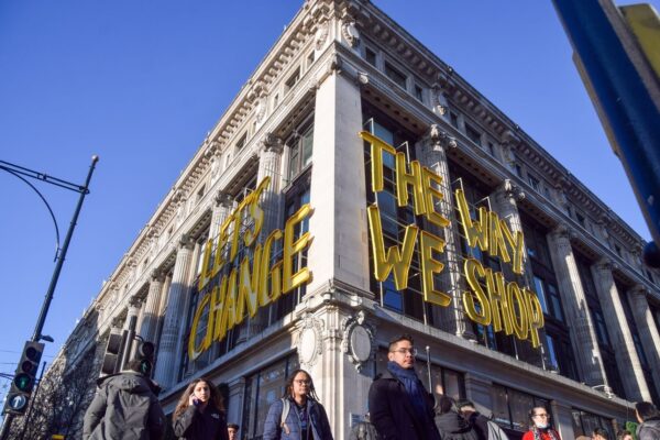 Лондон теряет свою корону как место для роскошных покупок– WSJ