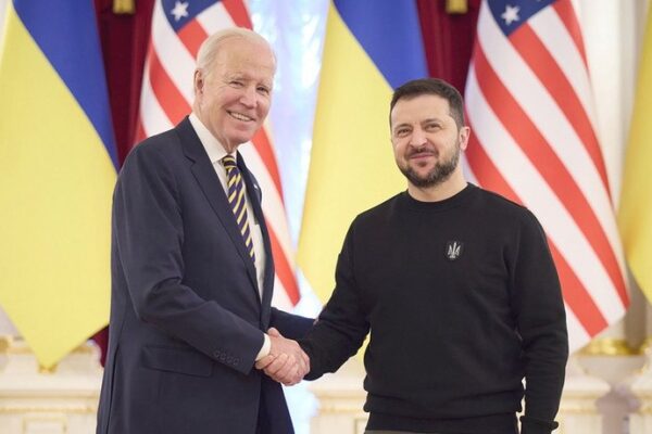 Президент США Байден совершил поездку в Киев