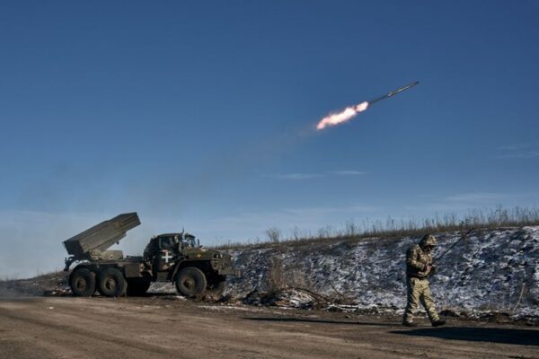 Россия будет настаивать на наступлении на востоке Украины, пока Киев ждет новых вооружений