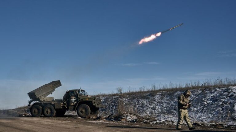 Россия будет настаивать на наступлении на востоке Украины, пока Киев ждет новых вооружений