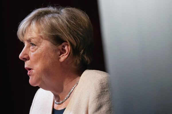 У Бундестазі заявили, що Меркель «частково несе відповідальність» за вторгнення РФ в Україну