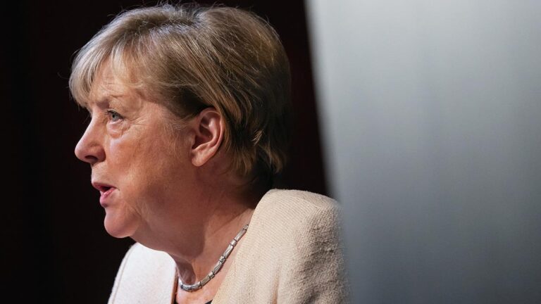 У Бундестазі заявили, що Меркель «частково несе відповідальність» за вторгнення РФ в Україну