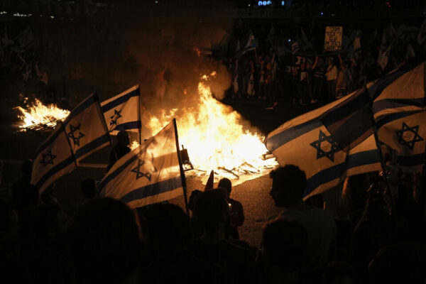 Нетаньяху може призупинити судову реформу, через протести. Що відбувається в  Ізраїлі.