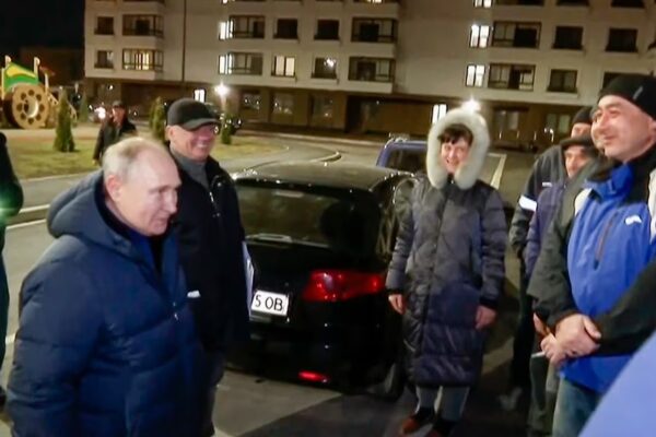 Символічна зневага до ордера на арешт МКС – західні медіа про візит Путіна у Маріуполь