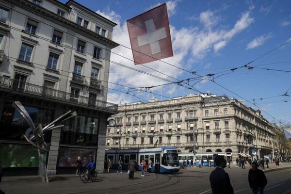 Неймовірне скорочення фінансового сектора Швейцарії