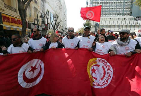 Президент Тунісу націлюється на мігрантів, щоб відвернути увагу від серйозних внутрішніх проблем – класична тактика