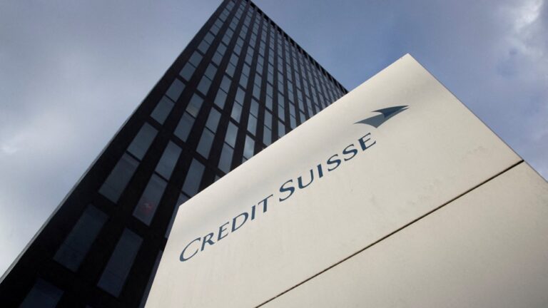 Швейцарія перебуває під тиском щодо втручання в Credit Suisse, оскільки розгром банків поглиблюється