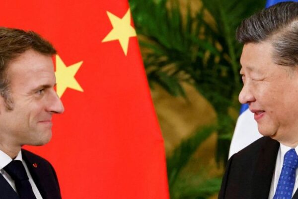 Навіщо Макрон поїхав у Китай і чи переконає він Сі не допомагати Росії