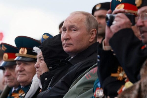 Путін скасував паради на честь Дня Перемоги, оскільки вторгнення в Україну продовжує розвалюватися