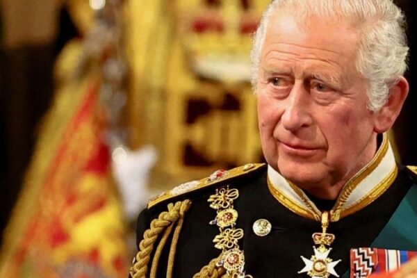 За кілька днів у Британії коронують Чарльза. Навіщо потрібна ця церемонія?