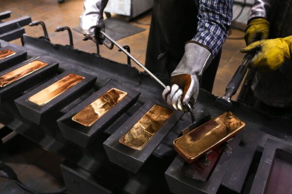 ОАЕ, Гонконг і Туреччина стали основними напрямками для продажу російського золота – Bloomberg