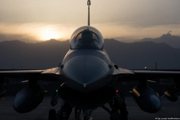 Що можуть винищувачі F-16 та МіГ-29?