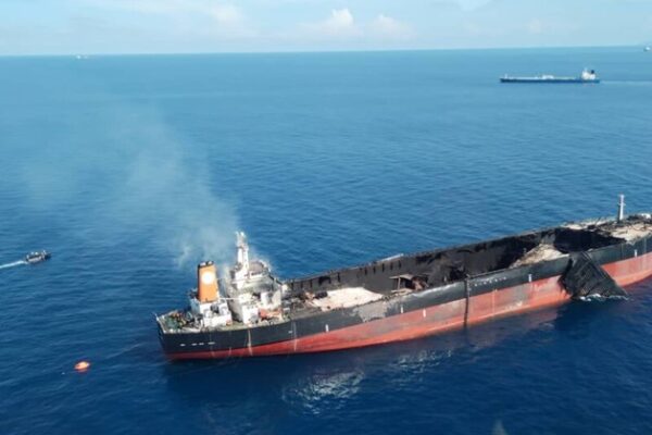 Загоряння нафтового танкера в Південно-Китайському морі є глобальною проблемою